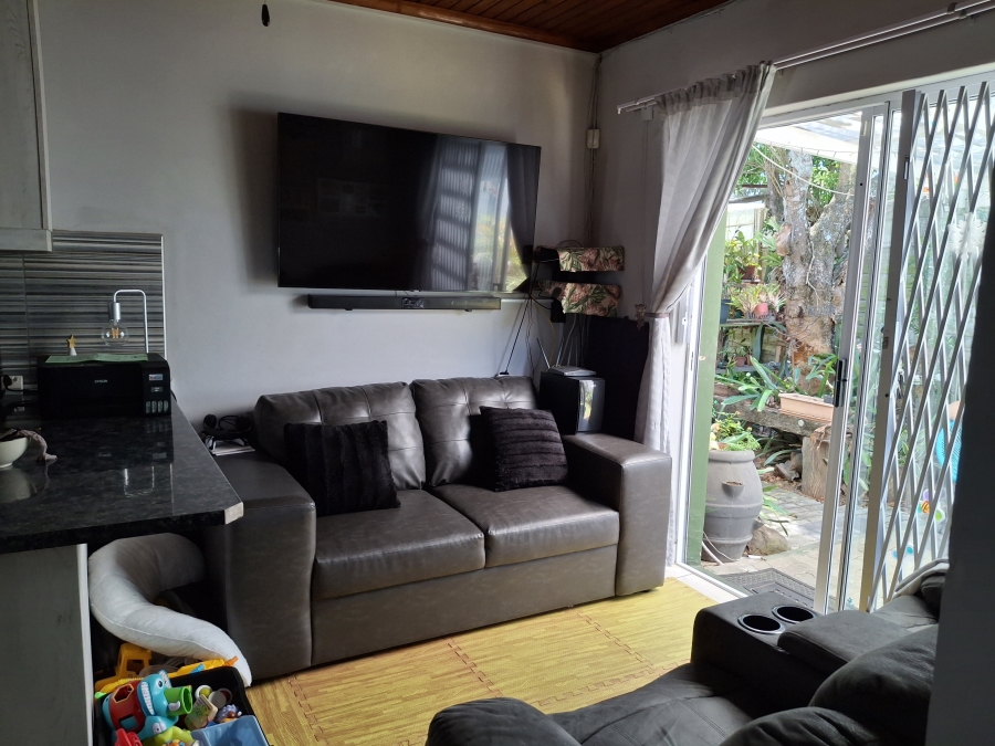 To Let 1 Bedroom Property for Rent in Abbotsford Eastern Cape